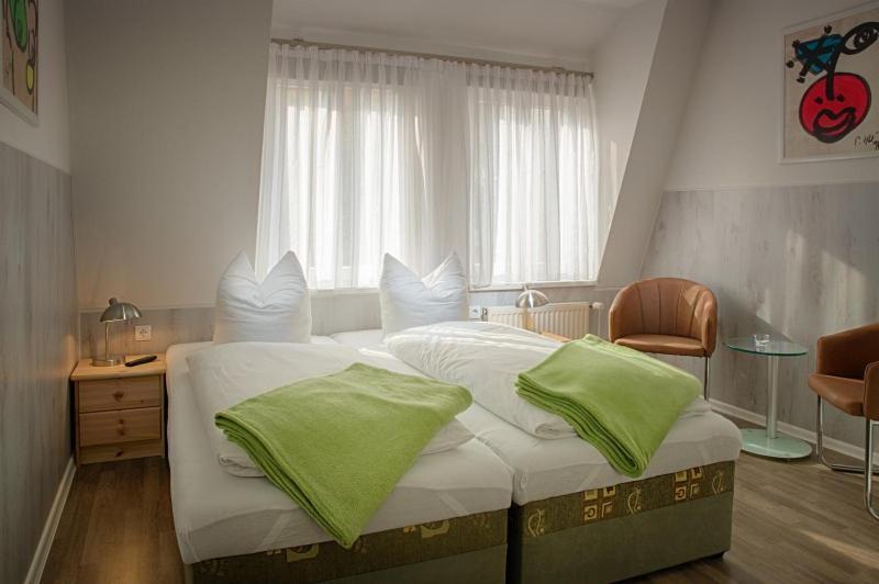 H&H Apartments Im Herzen Der Stadt In Der Lange Strasse Geraeumig Ruhig Mit Kueche Und Esstisch グライフスヴァルト エクステリア 写真
