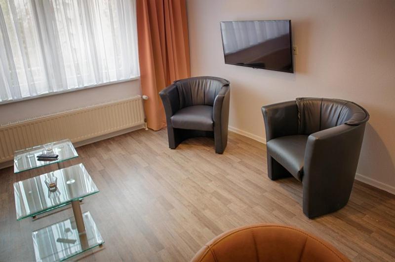 H&H Apartments Im Herzen Der Stadt In Der Lange Strasse Geraeumig Ruhig Mit Kueche Und Esstisch グライフスヴァルト エクステリア 写真