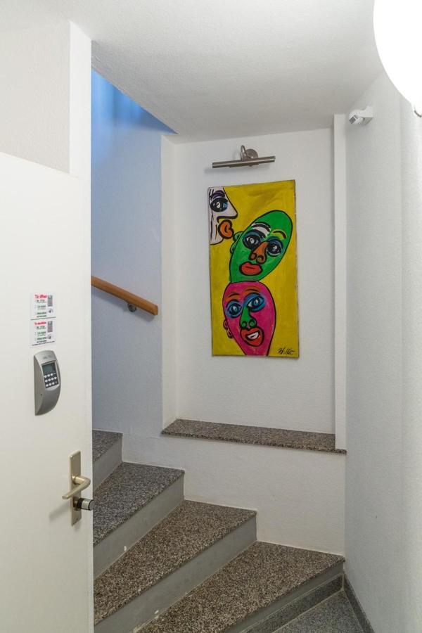 H&H Apartments Im Herzen Der Stadt In Der Lange Strasse Geraeumig Ruhig Mit Kueche Und Esstisch グライフスヴァルト エクステリア 写真