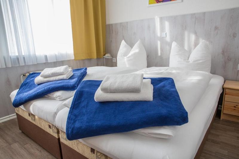H&H Apartments Im Herzen Der Stadt In Der Lange Strasse Geraeumig Ruhig Mit Kueche Und Esstisch グライフスヴァルト エクステリア 写真