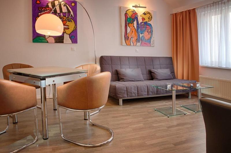 H&H Apartments Im Herzen Der Stadt In Der Lange Strasse Geraeumig Ruhig Mit Kueche Und Esstisch グライフスヴァルト エクステリア 写真