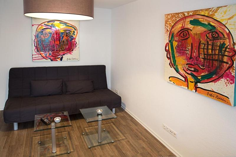 H&H Apartments Im Herzen Der Stadt In Der Lange Strasse Geraeumig Ruhig Mit Kueche Und Esstisch グライフスヴァルト エクステリア 写真