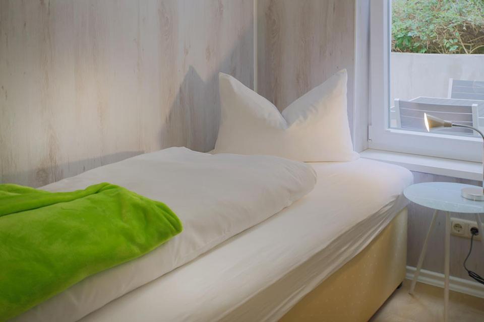 H&H Apartments Im Herzen Der Stadt In Der Lange Strasse Geraeumig Ruhig Mit Kueche Und Esstisch グライフスヴァルト エクステリア 写真