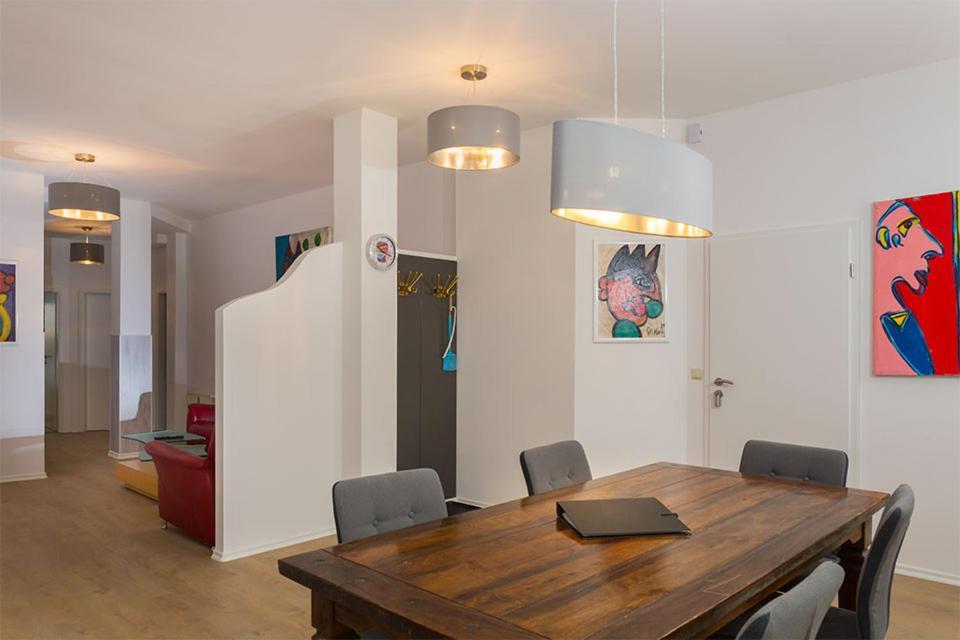 H&H Apartments Im Herzen Der Stadt In Der Lange Strasse Geraeumig Ruhig Mit Kueche Und Esstisch グライフスヴァルト エクステリア 写真
